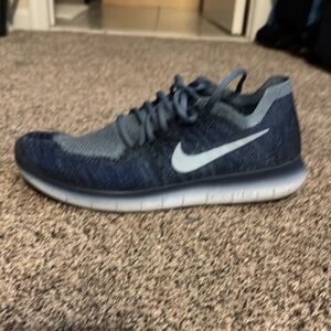Men’s Nike Free RN Flynit shoes
Size 11
Worn twice, new condition
